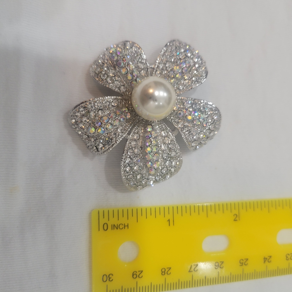Premier Designs Silver Brooch with Pearl Center